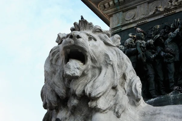 大聖堂広場または P で王ヴィットーリオ ・ エマヌエーレ 2 世記念碑 — ストック写真