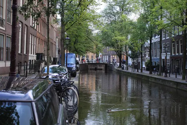 Amsterdam Agosto 2017 Canales Agua Ámsterdam Con Edificios Casas Flotantes — Foto de Stock