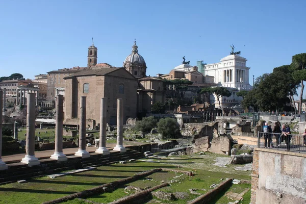 イタリア ローマのフォロ ロマーノの世界で最も有名なランドマークの一つ — ストック写真