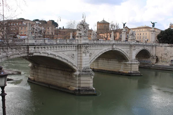 Міст Tevere Ponte Vittorio Emanuele Римі Італія — стокове фото