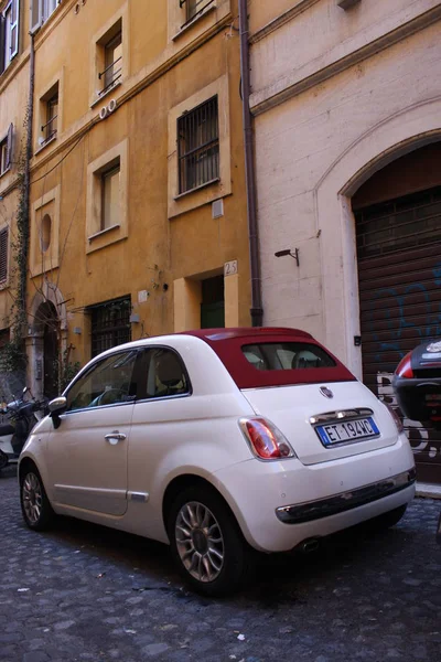 Roma Italia Febrero 2018 Modern Fiat 500 Piazza Del Pantheon — Foto de Stock