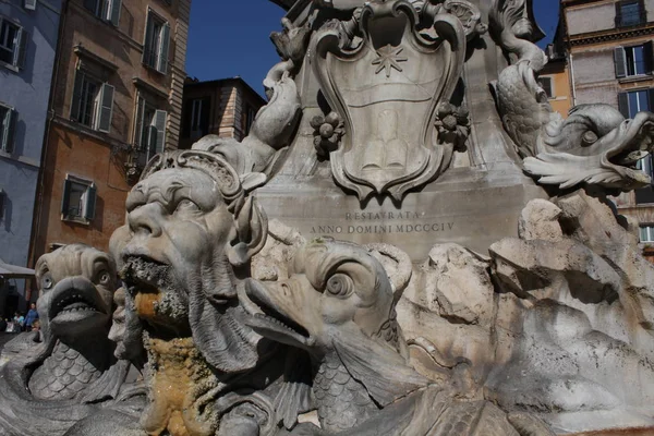 Rzeźbiona Fontannie Piazza Del Pantheon Rzym Włochy — Zdjęcie stockowe