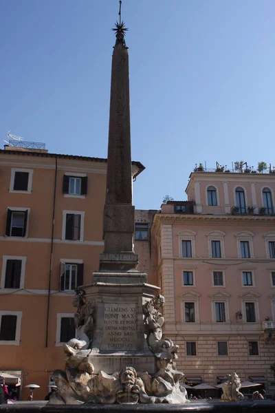Ρώμη Ιταλία Φεβ 2018 Γλυπτό Στην Κρήνη Στην Piazza Del — Φωτογραφία Αρχείου