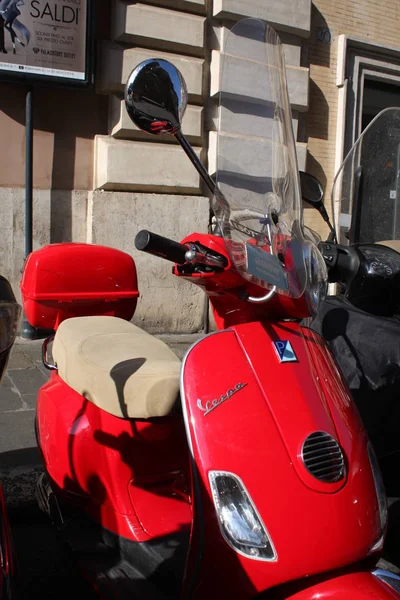 Rome Italy Feb 2018 Red Scooter Piazza Del Pantheon Rome — Stock Photo, Image