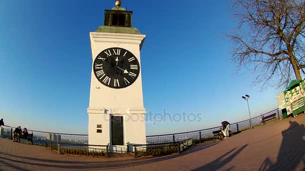 Novi Sad España Febrero 2018 Torre Del Reloj Fortaleza Árbol — Vídeo de stock