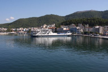 Corfu Island Yunanistan yakınındaki yelken Feribot Tekne