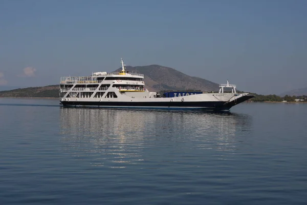 Ferry Vela Cerca Isla Corfú Grecia — Foto de Stock