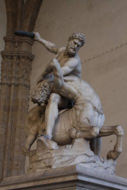 Herkül Centaur Nessus, bir mitolojik hikaye ile mücadele. Bu heykel Giambologna Floransa - İtalya bir başyapıt.