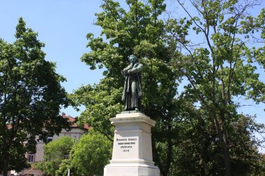 Park Dugonics Andras heykel şehirde Szeged, Macaristan ile görüntüleyin.