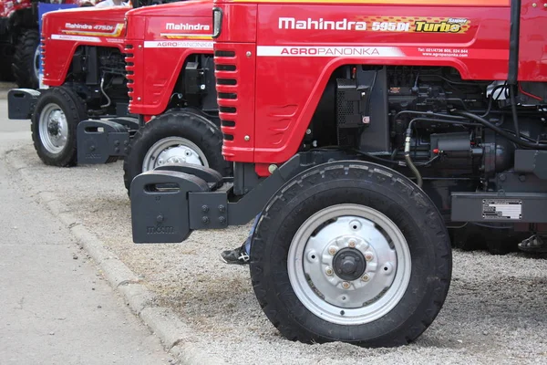 Produto Mahindra Com Tratores Alta Potência — Fotografia de Stock