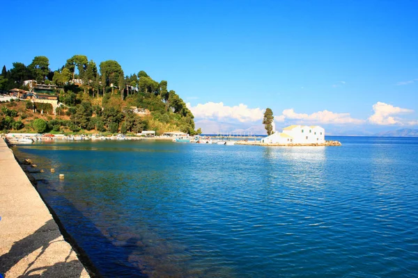 Kerk op Corfu eiland in Griekenland — Stockfoto