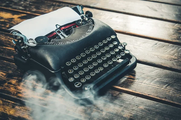 Máquina Escribir Vintage Una Mesa Madera — Foto de Stock