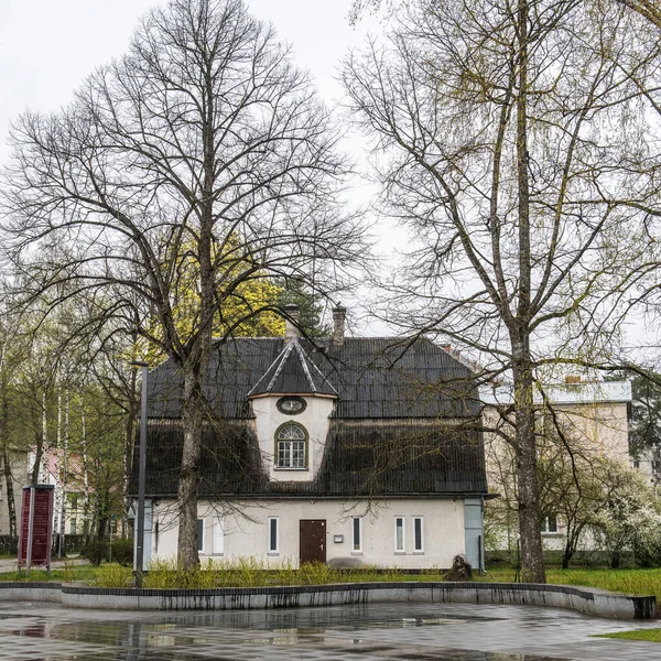 Ogre stadens historiska byggnad. Odjuret. Lettland. 2 maj 2020. — Stockfoto