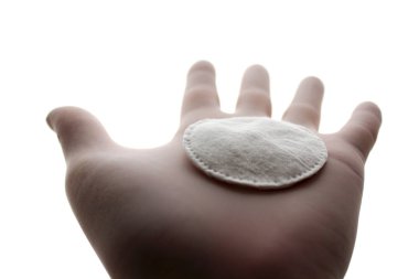 Tıbbi eldivenli el.