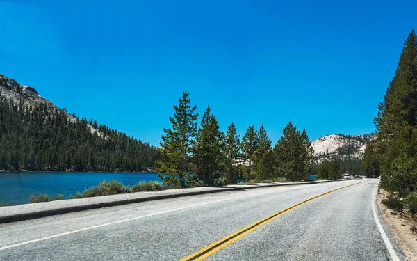Autostrada USA nel Parco Nazionale dello Yosemite — Foto Stock