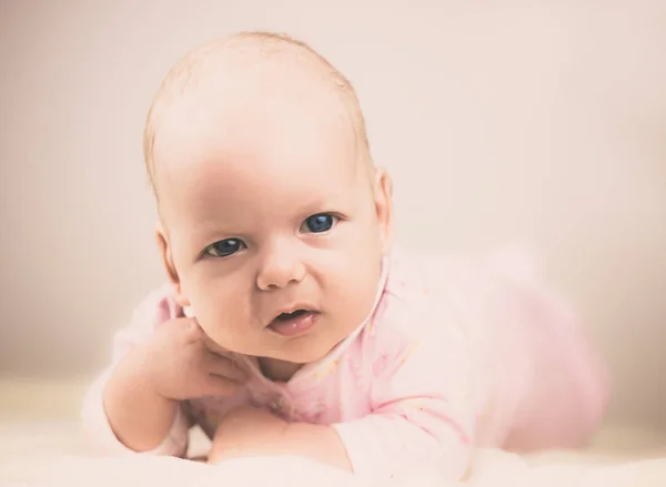 Schattig dreamly klein babymeisje — Stockfoto