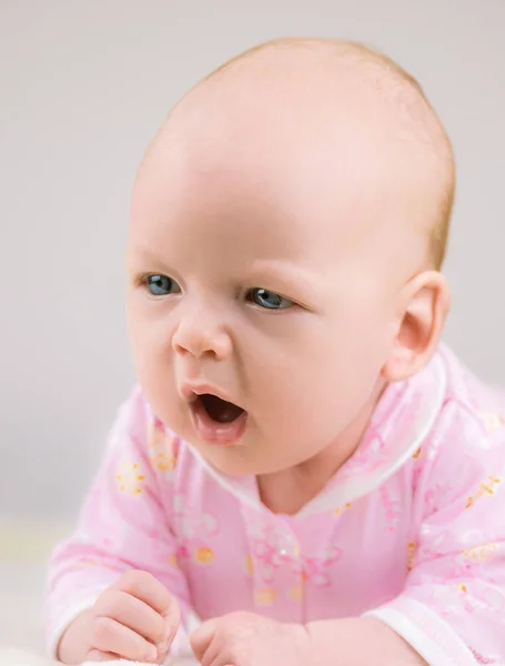 Carino sognante bambina — Foto Stock