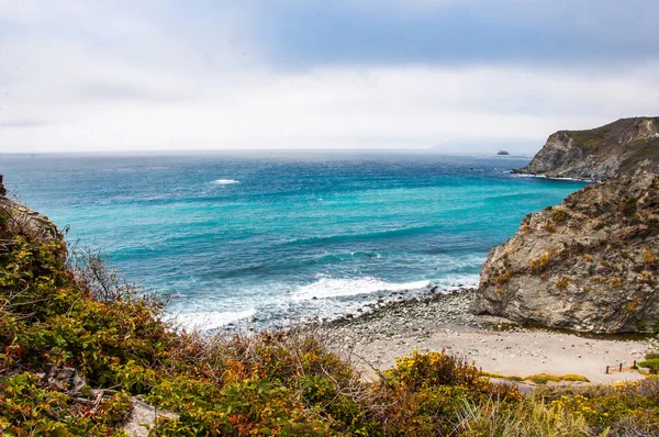 Schöne Aussicht auf die kalifornische Küste entlang der Staatsstraße 1. — Stockfoto