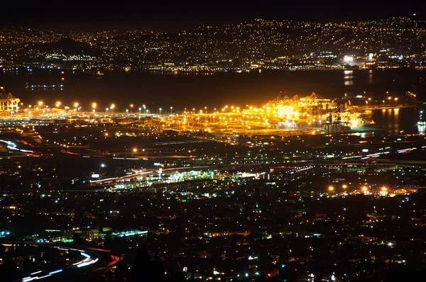 Lights shining off the San Francisco bay at night. — Stock Photo, Image