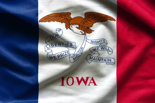 Розмахуючи тканиною прапор Айови — стокове фото