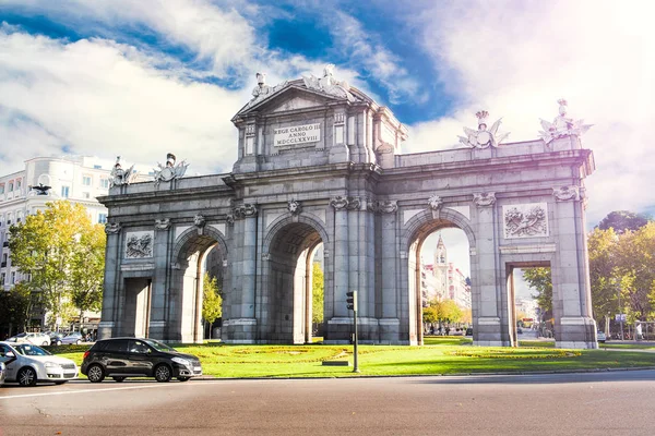 Madrid, España - Una de las calles centrales — Foto de Stock