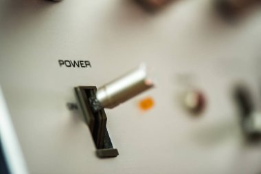 vintage hi-fi amplifikatör güç kontrol düğmesi