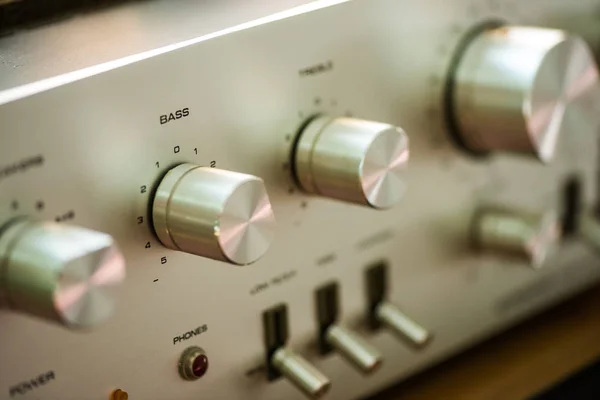 Control knob of vintage hi-fi amplifier — Stock Photo, Image