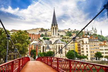Yaya Saint Georges yaya köprüsü ve Saint Georges Kilisesi Lyon, Fransa
