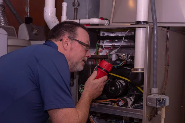 Hvac Tech Gaz Fırını Mavi Gömleği Sorun Çekiyor 