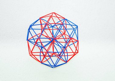 Geometrik katı renkli el yapımı boyutlu modeli