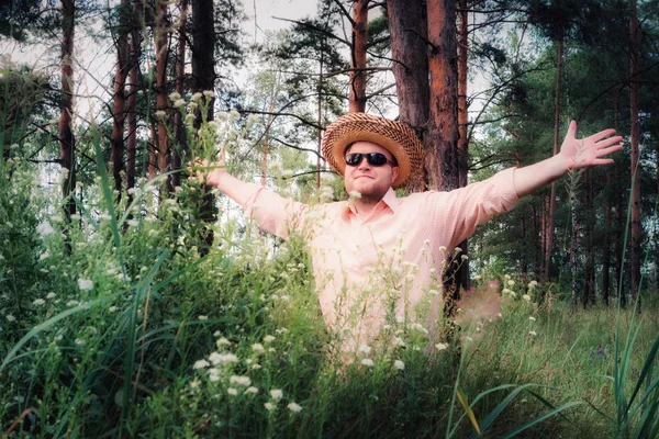 Adam Forest Lawn silah kaldırdı