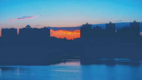 Nacht zonsondergang Cityscape achtergrond — Stockfoto