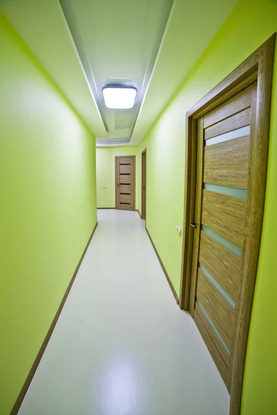 Interiøret Moderne Stor Lang Korridor Nuancer Grøn - Stock-foto
