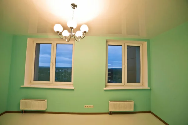 Εσωτερικό Ενός Σύγχρονου Μεγάλου Φωτεινού Δωματίου Ανοιχτόχρωμους Πράσινους Τόνους — Φωτογραφία Αρχείου