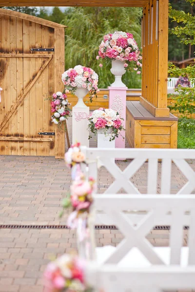 Ceremonia Salida Boda Con Hermosas Flores Delicadas Decoraciones Románticas — Foto de Stock