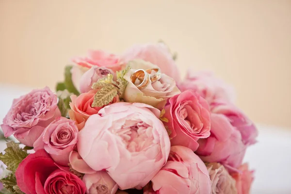 Beautiful Bouquet Peonies Other Pink Flowers Wedding Rings Newlyweds — Stock Photo, Image