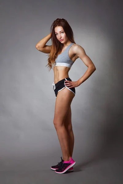 Joven Chica Atlética Sexy Muestra Cuerpo Estudio Después Entrenamiento — Foto de Stock