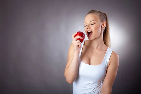 Beautiful Elegant Woman Eats Apple Maintain Slim Figure — Stock Photo, Image
