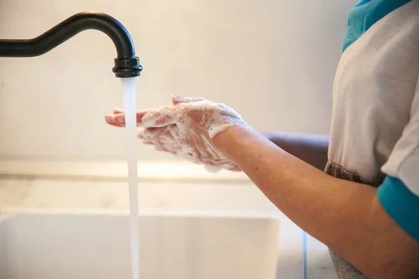 Girl Washes Her Hands Soap Prevent Infection Covid Virus — Stock Photo, Image