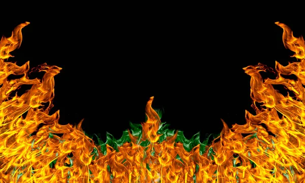 Tűz lángja, a fekete háttér a szikra — Stock Fotó