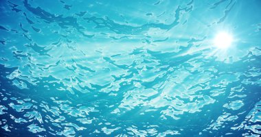 3D render sualtı deniz, okyanus yüzeyinin ışık ışınları, yüksek çözünürlük ile
