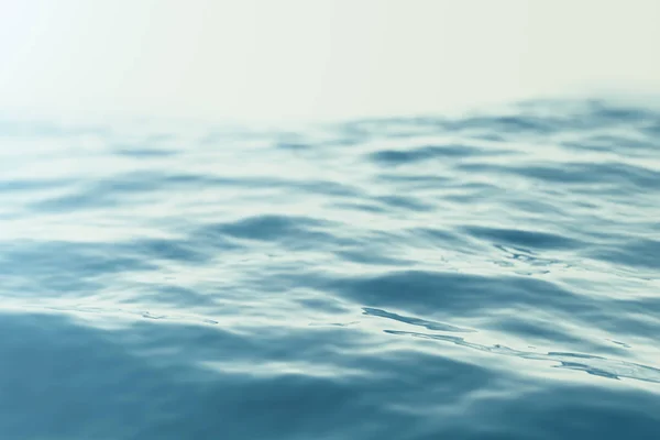 Mar, onda oceânica e fundo azul do céu com efeitos de foco. Renderização 3d — Fotografia de Stock