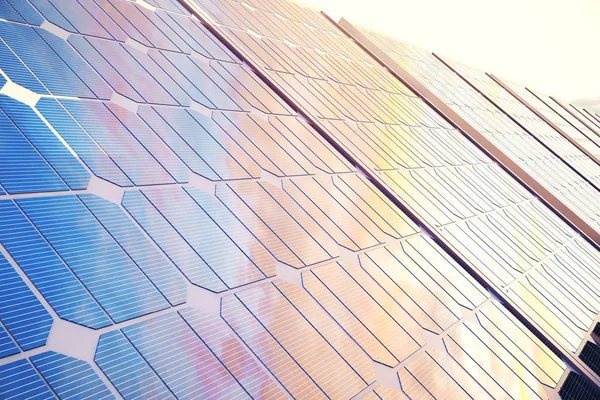 Illustration 3D technologie de production d'énergie solaire. Énergie alternative. Modules de panneau de batterie solaire avec coucher de soleil scénique avec ciel bleu avec lumière du soleil . — Photo