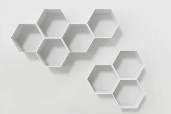 Empty white wall with hexagon shelves on the wall, 3D rendering — Stock Photo, Image