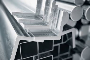 Silindirik metal çelik profiller, altıgen metal çelik profiller, kare metal çelik profiller. Farklı paslanmaz çelik ürünleri, 3d çizim