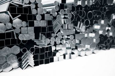 Silindirik metal çelik profiller, altıgen metal çelik profiller, kare metal çelik profiller. Farklı paslanmaz çelik ürünleri, 3d çizim