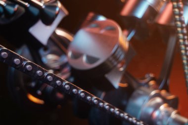 bir içten yanmalı motor 3D Illustration. Motor parçaları, krank, piston, yakıt besleme sistemi. V6 motor piston krank mili siyah bir arka plan ile. Araba motoru içinde gösteren resim