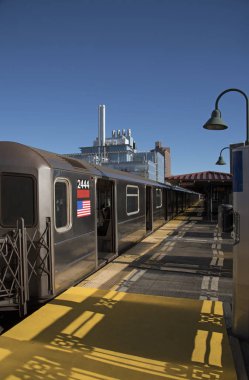Metro treninin bir Manhattan istasyonu 