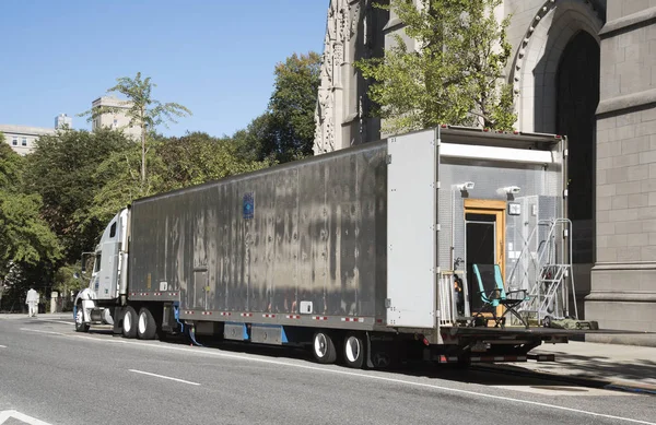 Фільму творці перевезення вантажних автомобілів в Нью-Йорк, США — стокове фото