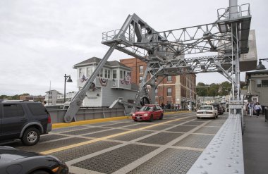 ABD bir kaldırma üzerinden geçen trafiğine köprü